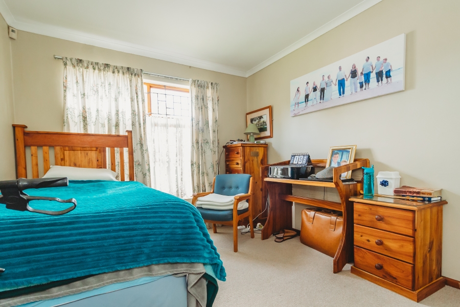 4 Bedroom Property for Sale in Loerie Park Western Cape